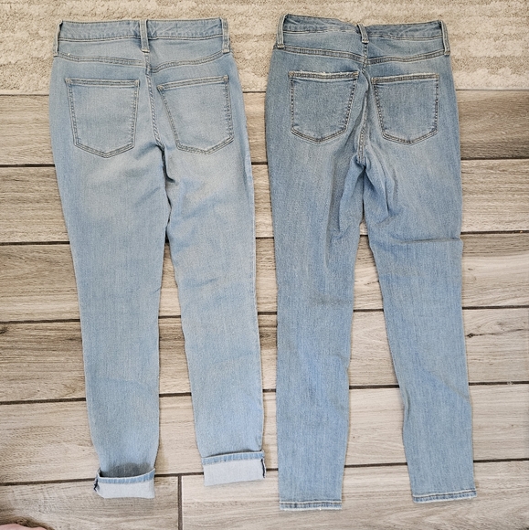 Lot 2 Pair of Universal Thread Jeans - Picture 2 of 4